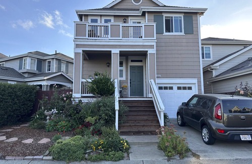 Petaluma House | Charming 2 bedroom house with WiFi and AC in Quaint Petaluma Wine Country