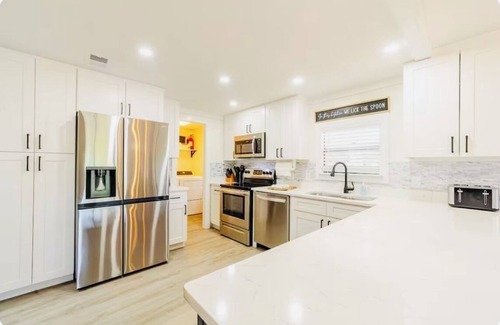 Hollister House | Charming 2-bedroom house on the St John’s River in Palatka with amazing views