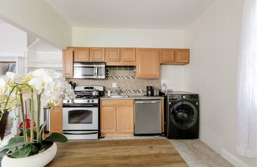 Riverside Apartment | Charming 2 bedroom near Central Square!