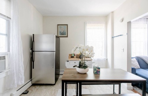 Riverside Apartment | Charming 2 bedroom near Central Square!