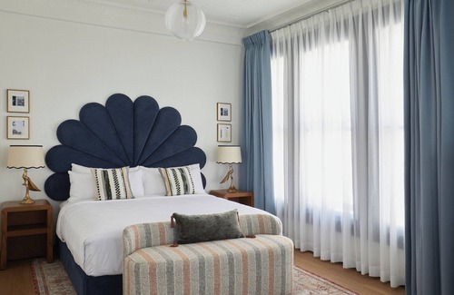 Civic Core Hotel | Charming 2-bedroom Suite in Granger Hotel with Hot Breakfast Buffet