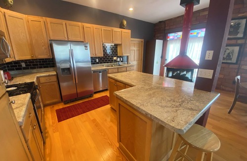 Elkader Apartment | Charming 2-bedroom suite A with WiFi, AC in adorable Elkader