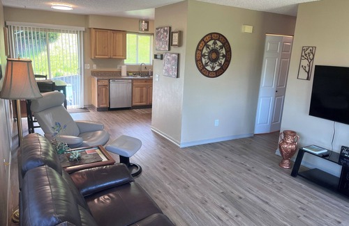 Lewiston House | Charming 2-bedroom townhome with WiFi, AC in delightful Lewiston