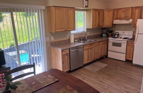 Lewiston House | Charming 2-bedroom townhome with WiFi, AC in delightful Lewiston