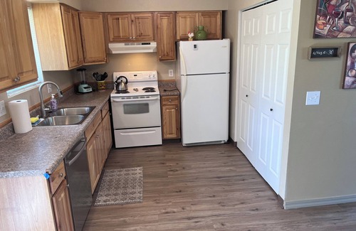 Lewiston House | Charming 2-bedroom townhome with WiFi, AC in delightful Lewiston