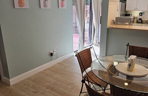 Jupiter Plantation House | Charming 2-bedroom townhome in delightful Jupiter. Close to beaches and fun.