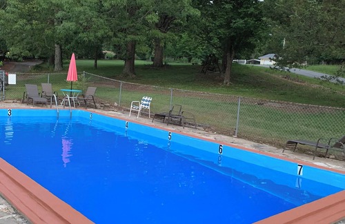 Bull Shoals Cottage | Charming 2-bedroom cottage in Bull Shoals with Lake access.