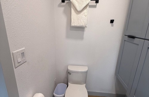 Papa Other | Charming 2-bedroom farmhouse in delightful Captain Cook with WiFi