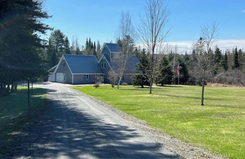 Sangerville House | Charming 2-bedroom house in awesome Sangerville with WiFi, AC and big yard