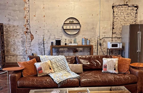 Statesville Apartment | Charming 2-bedroom apartment in delightful Downtown Statesville with WiFi, AC.