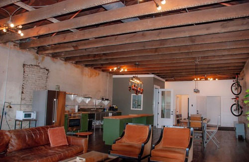 Statesville Apartment | Charming 2-bedroom apartment in delightful Downtown Statesville with WiFi, AC.