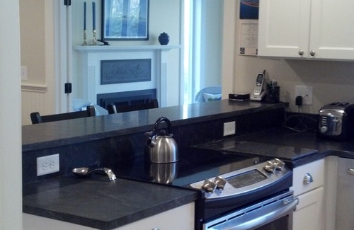 Yarmouth Port House | Charming 2 Bedroom Cottage in Historic Yarmouth Port