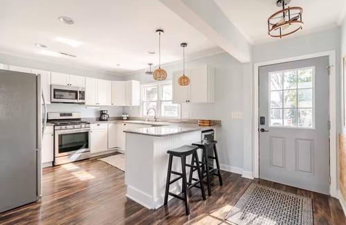 South Belmont House | Charming 2BR 2BA home - Belmont Hist District, steps from Stowe Manor & Downtown