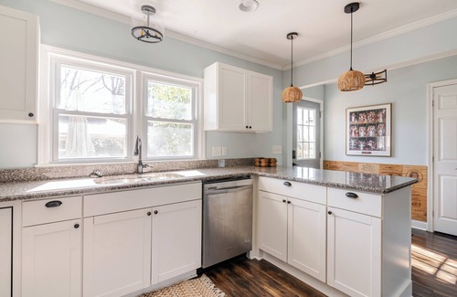 South Belmont House | Charming 2BR 2BA home - Belmont Hist District, steps from Stowe Manor & Downtown