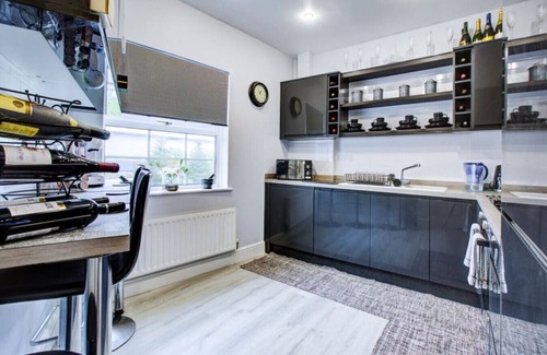 Waltham Abbey Condo | Charming 2BR Flat in the Heart of Waltham Abbey