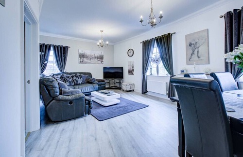 Waltham Abbey Condo | Charming 2BR Flat in the Heart of Waltham Abbey