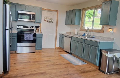 Bonners Ferry House | Charming 3/2 home with deck to enjoy mountain views in peaceful Bonners Ferry