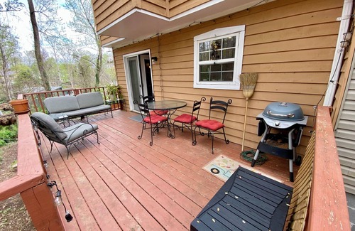 Fry's Spring House | Charming 3-bedroom townhome with WiFi, back deck and fire pit. Minutes from UVA