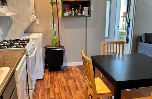 La Grande Apartment | Charming 3-bedroom apartment with WiFi, AC walkable to downtown La Grande