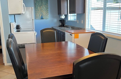 Cultus Lake House | Charming 3-bedroom house with WiFi and AC in Cultus Lake.