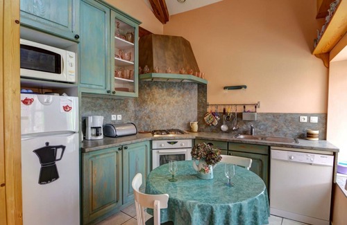 Marols Cottage | Charming 3-Bedroom Cottage with Fireplace, WiFi, and Garden in Artistic Loire Village