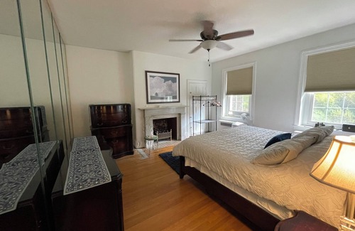 West Bristol Other | Charming 3-bedroom farmhouse in Newportville with fast WiFi and AC