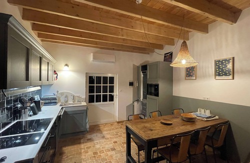 Allonnes House | Charming 3-bedroom Family Manor with AC and WiFi in Allonnes