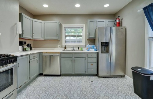 West Side House | Charming 3-bedroom house in welcoming Saint Paul with AC, WiFi