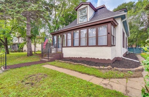 West Side House | Charming 3-bedroom house in welcoming Saint Paul with AC, WiFi