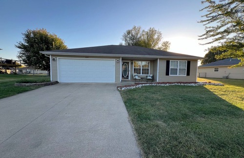 Boonville House | Charming 3-bedroom house with large fenced in backyard-Relax Enjoy Mid-Missouri