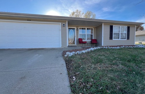 Boonville House | Charming 3-bedroom house with large fenced in backyard-Relax Enjoy Mid-Missouri