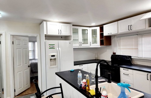 Dix Hills House | Charming 3-bedroom house withAC in Dix Hills