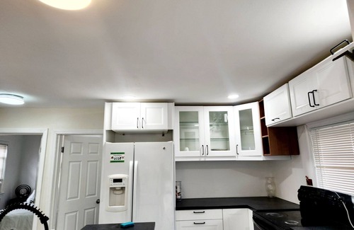 Dix Hills House | Charming 3-bedroom house withAC in Dix Hills