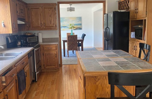 Greenland House | Charming 3-bedroom house with AC and WiFi minutes to Portsmouth & beaches