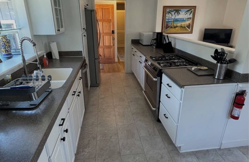 Birdland House | Charming 3-bedroom house with epic canyon views in San Diego with WiFi, AC