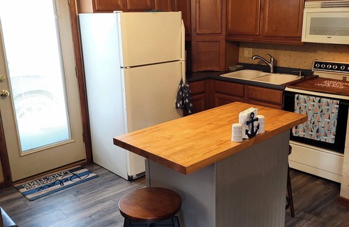 Edinboro House | Charming 3-bedroom house with WiFi, AC in beautiful Edinboro