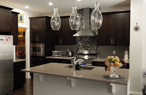 Northwest Calgary House | Charming 3-bedroom house in marvelous Calgary with WiFi, AC and Garage