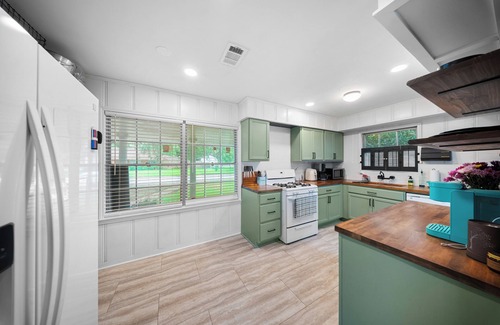 Willow Meadows/Willowbend Area House | Charming 3-bedroom house with WIFI and close NRG