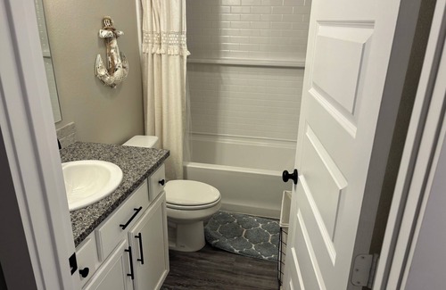 Midland House | Charming 3-bedroom house with WiFi, AC in delightful Midland with a full gym