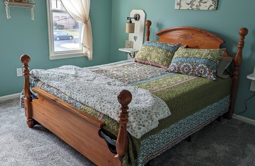 Sunbury House | Charming 3-bedroom house in serene Sunbury with AC, WiFi