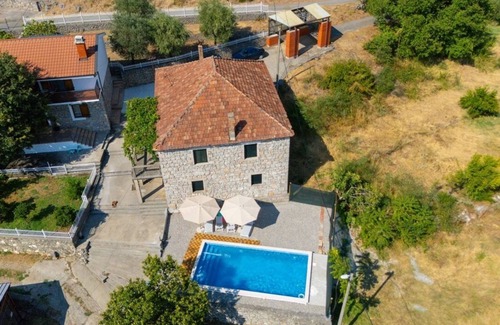 Podgorica House | Charming 3-bedroom villa with AC and WiFi in lovely Podgorica