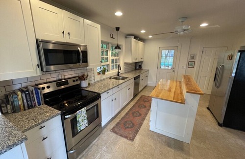 Amesbury House | Charming 3 bedroom with magical patio