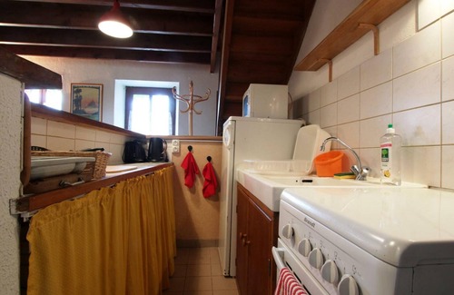 Cambernon Cottage | Charming 3-Level House in Cambernon - Fireplace, Garden, Parking, Pet-Friendly, Sleeps 4