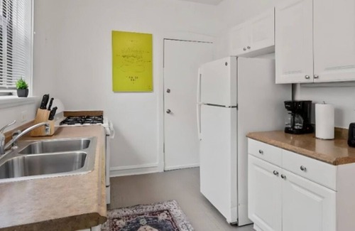 Kenwood Apartment | Charming 3BR Escape in the Heart of Hyde Park