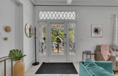 Midtown House | Charming 3br Near Piedmont Park Patio