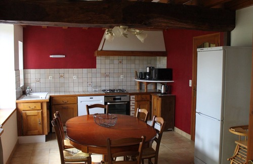 Sarzay Cottage | Charming 4-bed Cottage in Berry, Garden, Bikes, Near Historic Sites & River, Sleeps 12