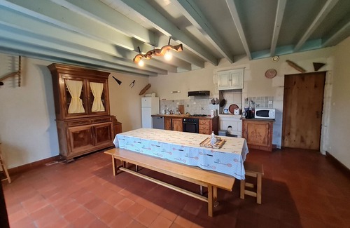 Benet Cottage | Charming 4-Bedroom Cottage with Garden, Ping-Pong, and Boat in Marais Poitevin