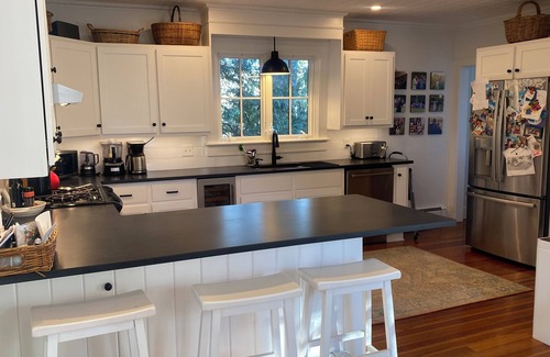 Silver Beach House | Charming 5-bedroom house in West Falmouth.