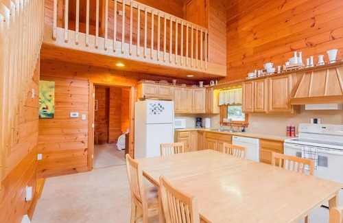 Benton Cabin | Charming 5-bedroom lodge in delightful Benton minutes from Ricketts Glen.