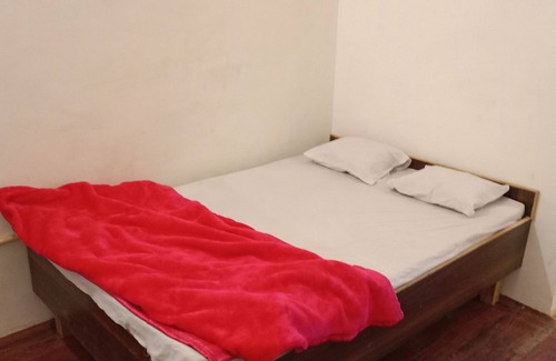 Gorakhpur Hotel | Charming 7-bedroom hotel with WiFi, AC in welcoming Gorakhpur